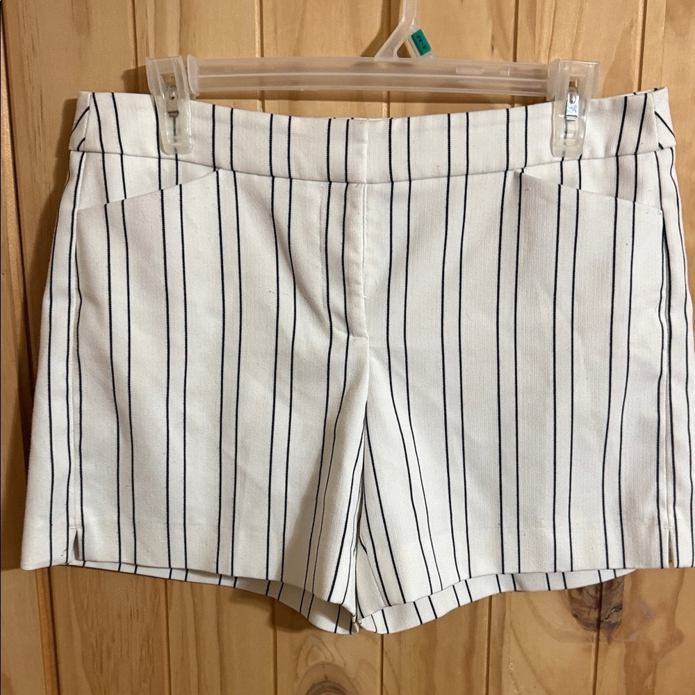 White House Black Market Striped White and Black Women Shorts - Picture 1 of 4